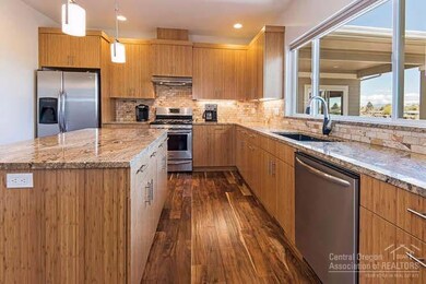 1110 NW Rimrock Dr, Redmond, OR 97756 - photo 4