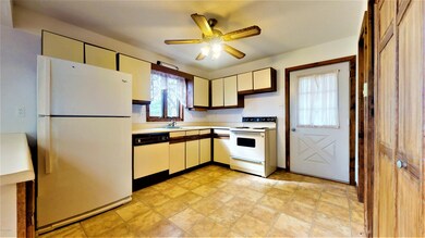 801 Surrey Ct, Hawley, PA 18428 - photo 4