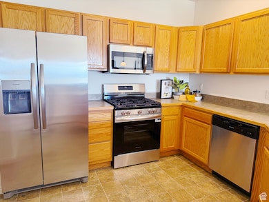 Brand new appliances, fridge, microwave, stove and dishwasher