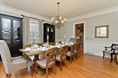 Dining to Kitchen