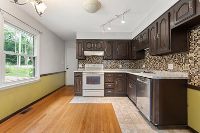 570 Sutton St, Northbridge, MA 01534 - photo 4