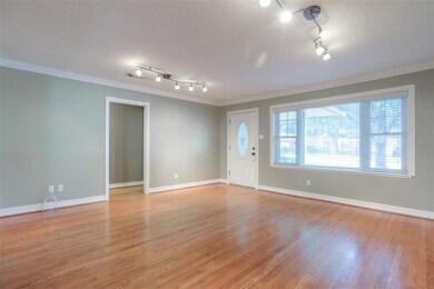 2018 Saxon Dr, Houston, TX 77018 - photo 4