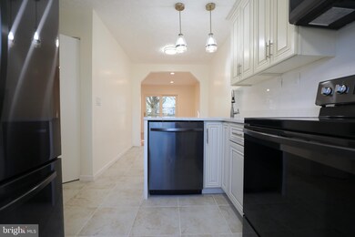 2104 N Anvil Ln, Temple Hills, MD 20748 - photo 5