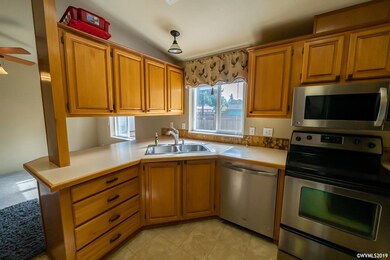 182 9th St, Lyons, OR 97358 - photo 6