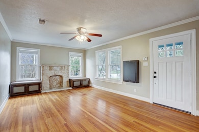 916 Eleanor St, Houston, TX 77009 - photo 4