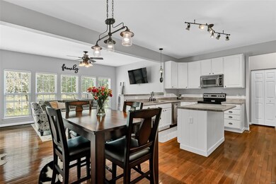 708 Brook Manor Ct, Lake Saint Louis, MO 63367 - photo 5