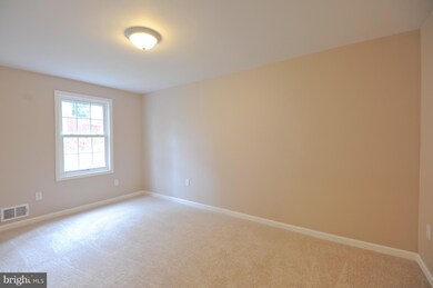 16706 Chowning Ct, Woodbridge, VA 22191 - photo 6