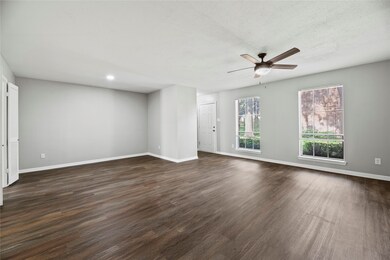 10184 Longmont Dr unit 43/7, Houston, TX 77042 - photo 3