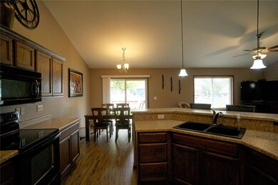 2131 Probst Ct SW, Cedar Rapids, IA 52404 - photo 4