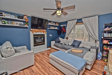 2 Living Room (1)