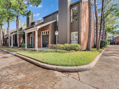 End unit with large trees throughout community.