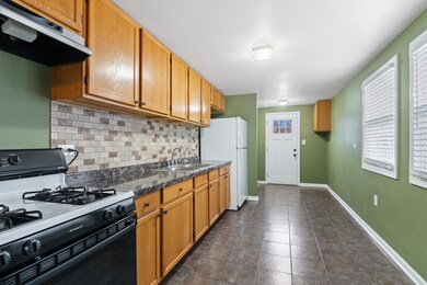 118 Toro Cir, Carpentersville, IL 60110 - photo 6