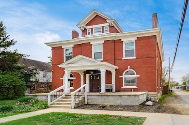 797 N Nelson Rd, Columbus, OH 43219 - photo 3