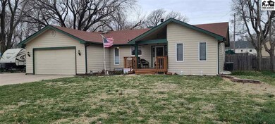 307 S Queen St, Maize, KS 67101 - photo 2