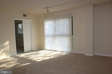 1040 Deer Ridge Dr unit 202, Baltimore, MD 21210 - photo 2