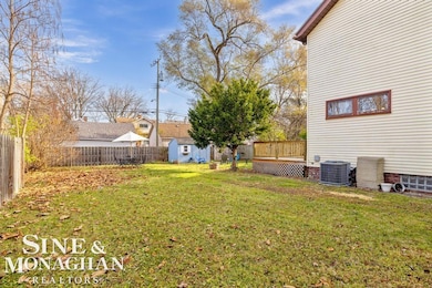 1336 Wayburn St, Grosse Pointe, MI 48230 - photo 3