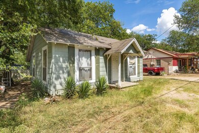 810 Granbury St, Cleburne, TX 76033 - photo 3