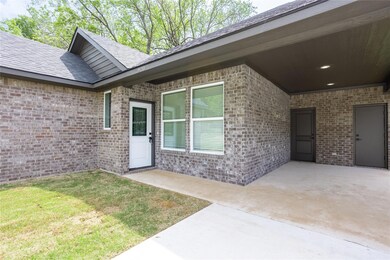 920 W Day St, Denison, TX 75020 - photo 4