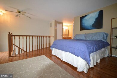 11944 Hollowwind Ct, Reston, VA 20194 - photo 6