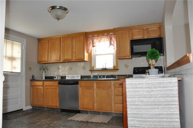 81 County St, Pawtucket, RI 02861 - photo 4