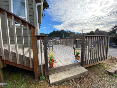 633 SW 32nd St, Lincoln City, OR 97367 - photo 2