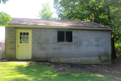 9302 Pagoda Dr, Louisville, KY 40229 - photo 7