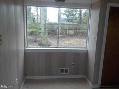 9809 Dubarry St, Glenn Dale, MD 20769 - photo 4