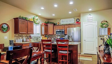 Kitchen with a kitchen island, a kitchen bar, tast
