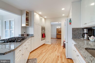 4005 Whispering Ln, Annandale, VA 22003 - photo 4