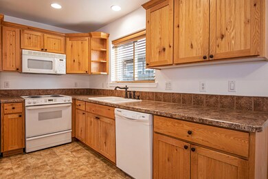 1243 SW Wheeler Place, Bend, OR 97702 - photo 7