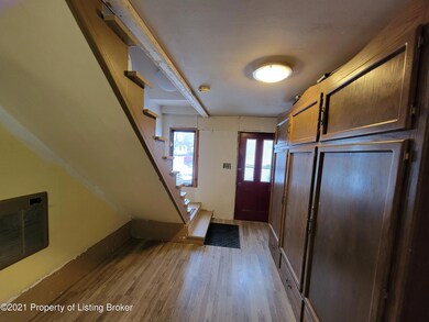 Entry to lower level