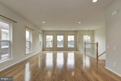 3044 Rittenthouse Cir unit 48, Fairfax, VA 22031 - photo 2