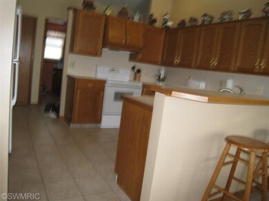 5346 Pendleton Ct NE, Comstock Park, MI 49321 - photo 2