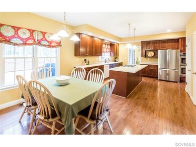 Eat-in kitchen