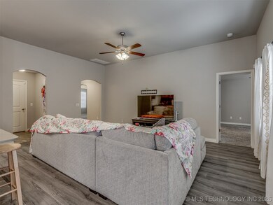 13 Evermore Ln, Yukon, OK 73099 - photo 7