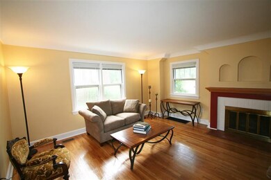 907 Hutchins Ave, Ann Arbor, MI 48103 - photo 2