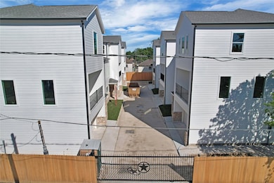 209 N Edgewood St unit A, Houston, TX 77011 - photo 4