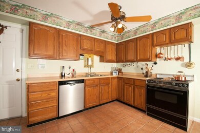 9035 Swift Creek Rd, Fairfax Station, VA 22039 - photo 6