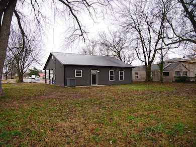 921 H St NW, Miami, OK 74354 - photo 4