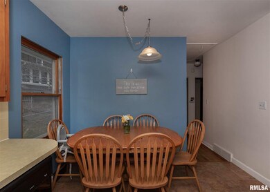 215 Pershing Ct, Davenport, IA 52803 - photo 7