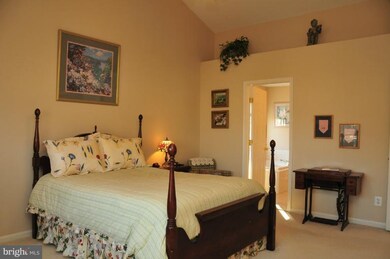 5755 Fincastle Dr, Manassas, VA 20112 - photo 2