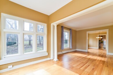 007-Sitting_Room-3708685-large