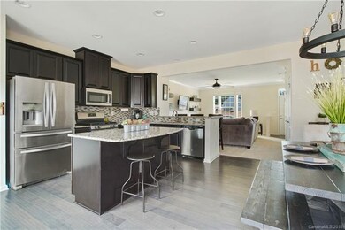 Upgraded Dream Kitchen w/42