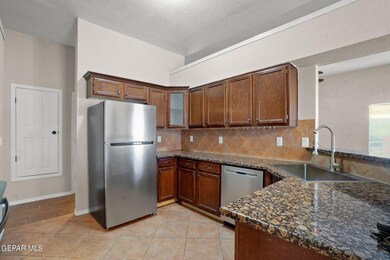 725 Desert Sage Dr, Horizon City, TX 79928 - photo 7