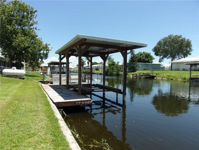 BOATHOUSE WITH LIFT