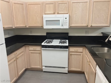 2001 Quartz Cliff St unit 103, Las Vegas, NV 89117 - photo 4