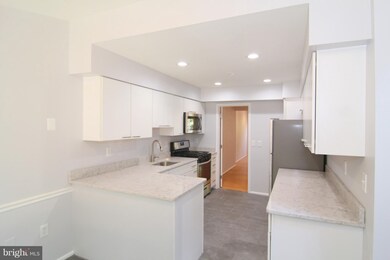 12230 Tildenwood Dr, Rockville, MD 20852 - photo 3