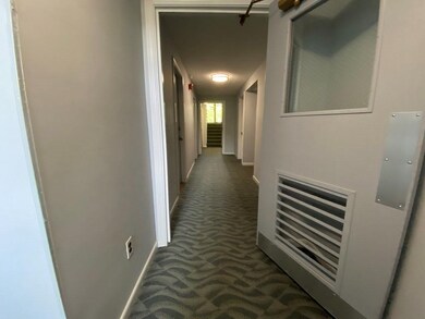 10 Hallmark Gardens unit 4, Burlington, MA 01803 - photo 3