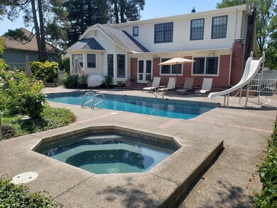 1321 NW Lawnridge Ave, Grants Pass, OR 97526 - photo 2