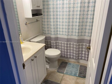 The Wave unit 828, Hollywood, FL 33019 - photo 4